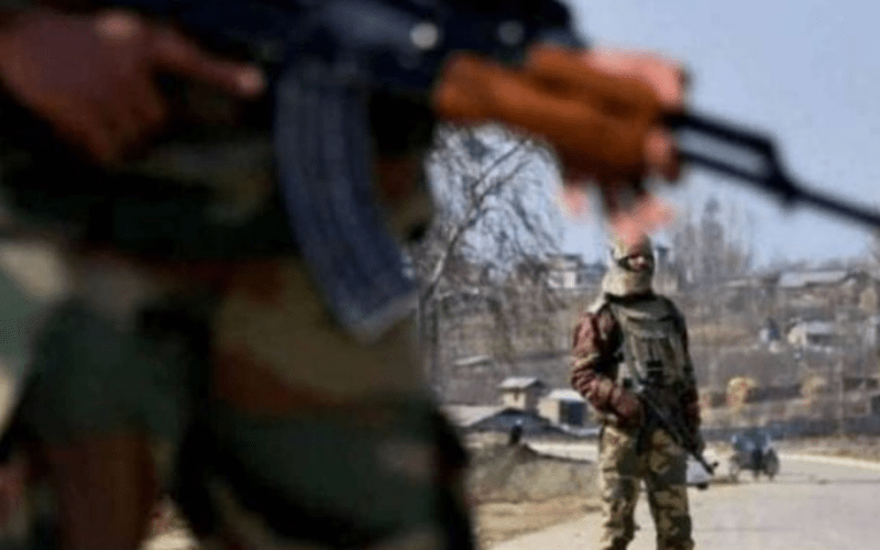 जम्मू-कश्मीर: सेना ने उड़ी में एक आतंकवादी को मार गिराया और एक ने किया आत्मसमर्पण