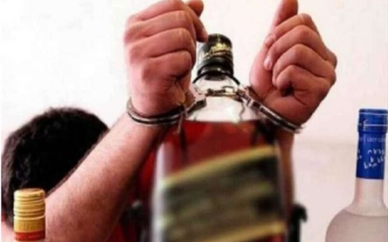 Task force got success before Panchayat elections, 2 smugglers going to deliver liquor arrested