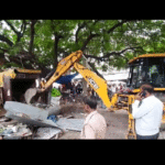 Kanpur: Bulldozer of municipal corporation, angry people created ruckus and sloganeering