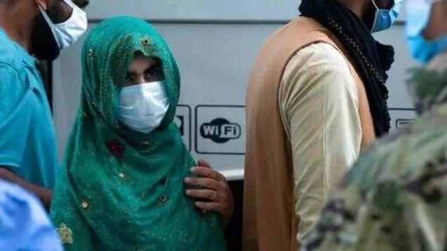 तालिबान का डर: काबुल एयरपोर्ट के बाहर महिलाओं की हो रही जबरन शादी, कारण जान हो जाएंगे हैरान