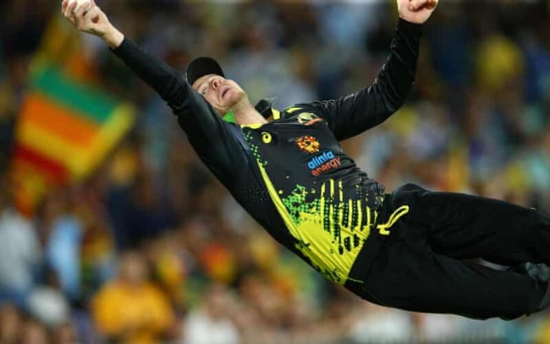 सिक्स रोकते समय स्मिथ को लगी दर्दनाक चोट: श्रीलंका के खिलाफ दूसरे टी-20 के दौरान ऑस्ट्रेलियाई खिलाड़ी को हुई इंजरी, सीरीज से बाहर
