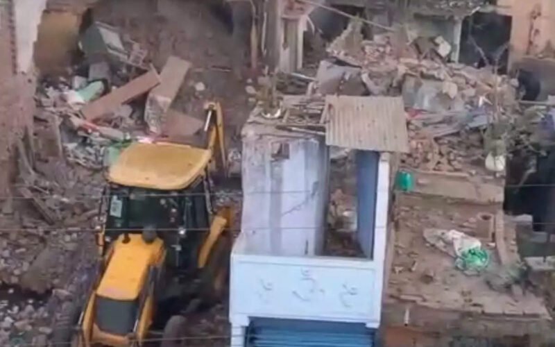 भागलपुर बम विस्फोट में 10 लोगों की मौत, मलबे में अब भी कई लोग दबे, रेस्क्यू जारी, बारूद और लोहे की कीलें मिलीं