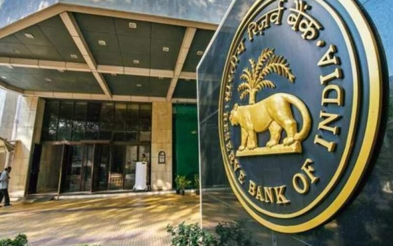 RBI लाचार ,महंगाई की मार: महंगा होगा आपका लोन, रिजर्व बैंक ने इमरजेंसी मीटिंग में रेपो रेट 4% से बढ़ाकर 4.40% की