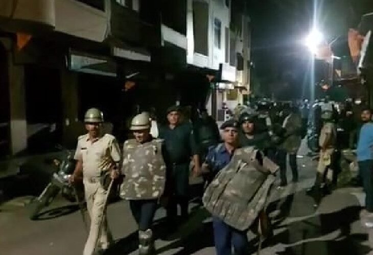 जोधपुर के बाद सुलगा भीलवाड़ा: दो लोगों पर जानलेवा हमले के बाद जमकर बवाल, 33 थानों की पुलिस तैनात