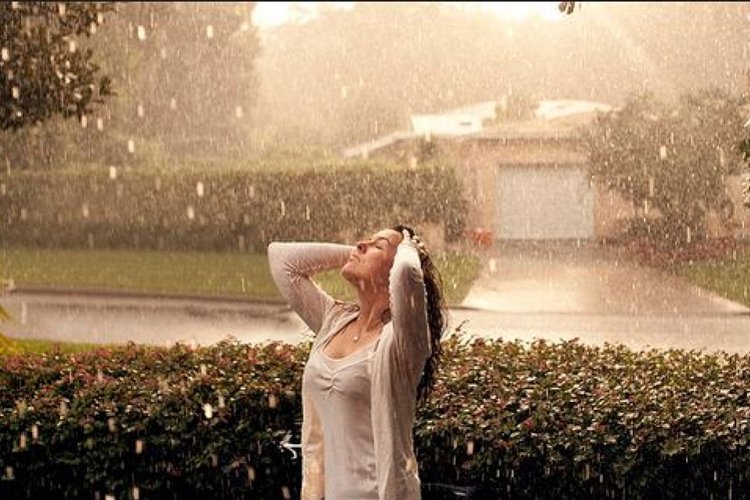 vitamin B12 by bathing in the rain? Know the amazing benefits of bathing in the rain﻿