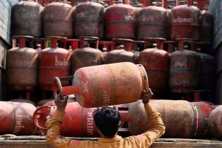 lpg cylinder becomes cheaper in delhi from today