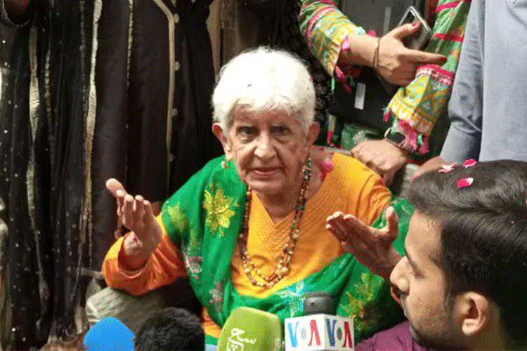 75 साल बाद भारत से पाक पहुंचीं रीना, पुश्तैनी घर देख आंखें हुईं नम