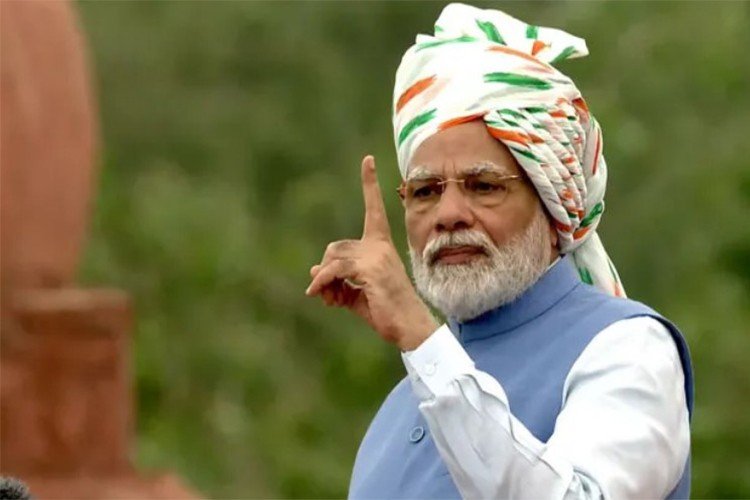 76वें स्वतंत्रता दिवस पर लाल किले की प्राचीर से PM Modi ने कही ये 10 बड़ी बातें