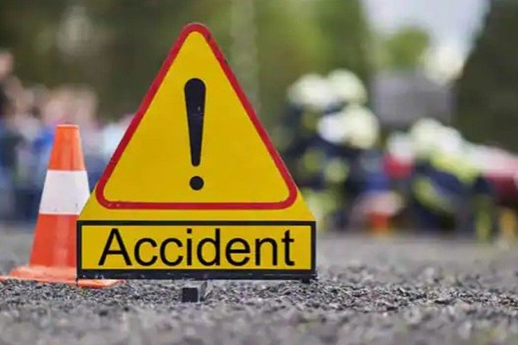 horrific road accident in Saharanpur dumper crush van﻿
