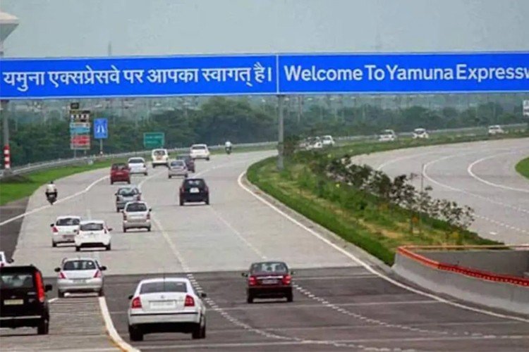 Yamuna Expressway Travel become expensive from today hike in toll ﻿
