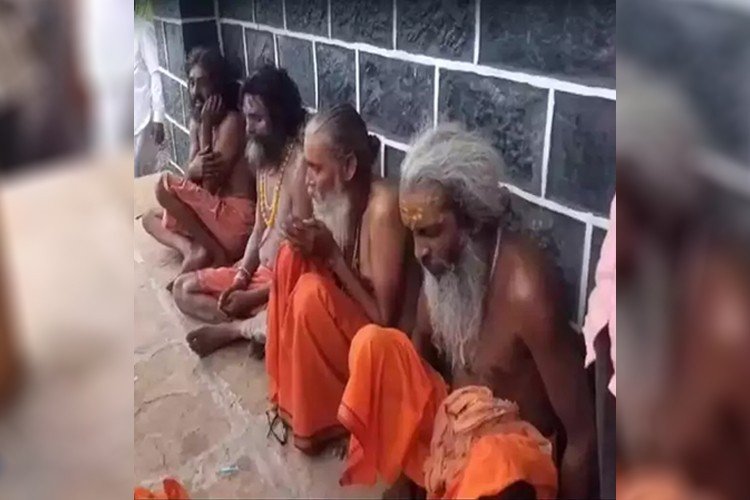 महाराष्ट्र में UP के साधुओं को बच्चा चोर समझकर पीटा
