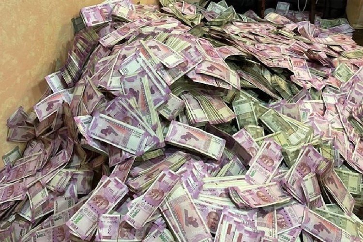पंजाब नेशनल बैंक की लापरवाही से 42 लाख रुपये बक्से में ही गले