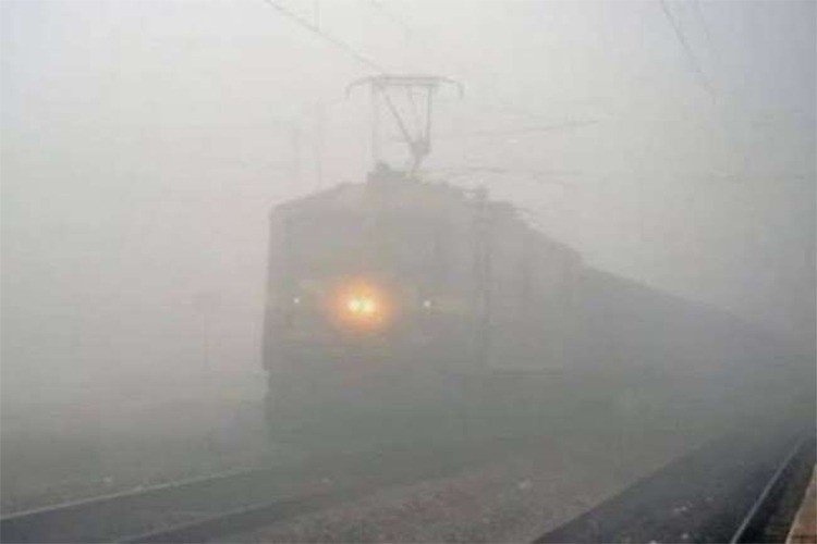 Fog train were cancel & many were running late﻿