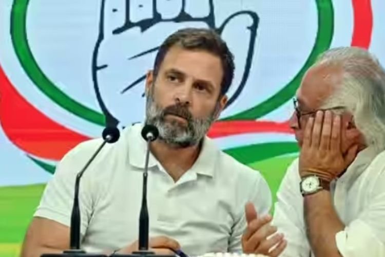Who stopped Rahul Gandhi from speaking